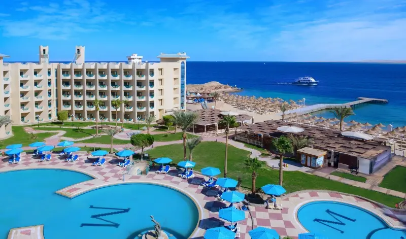 Widok jednego z hoteli w Hurghadzie. Wycieczki Hurghada.
